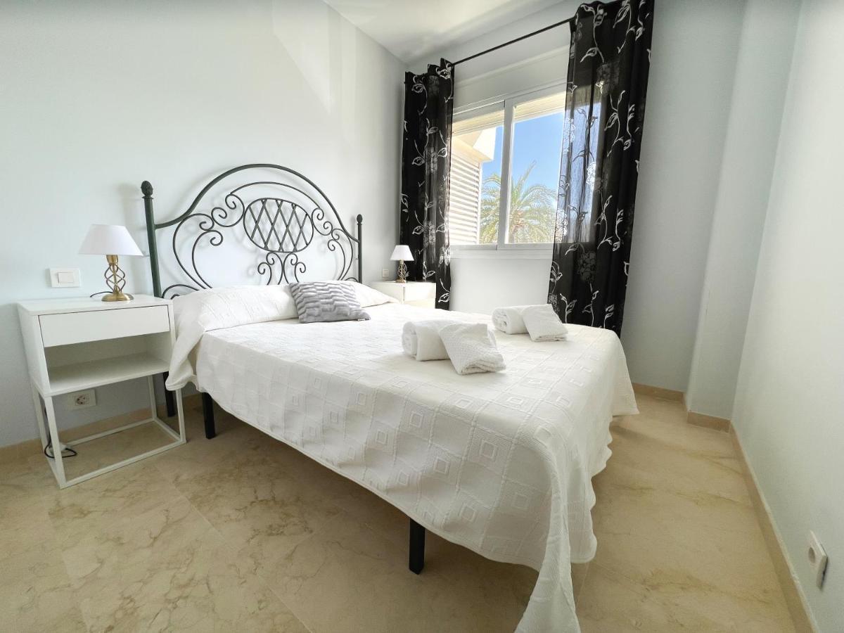 3 Bed Las Petunias, San Pedro 马尔韦利亚 外观 照片