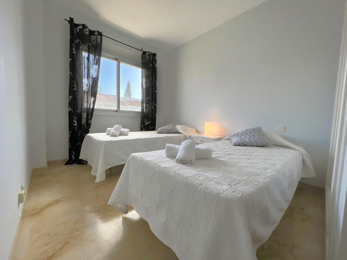 3 Bed Las Petunias, San Pedro 马尔韦利亚 外观 照片